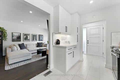Photo 13 at 33 Murellen Crescent, Victoria Village, Toronto