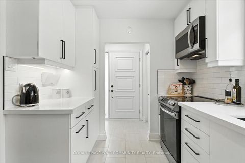 Photo 14 at 33 Murellen Crescent, Victoria Village, Toronto