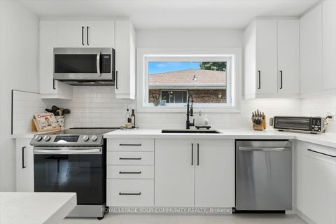 Photo 17 at 33 Murellen Crescent, Victoria Village, Toronto