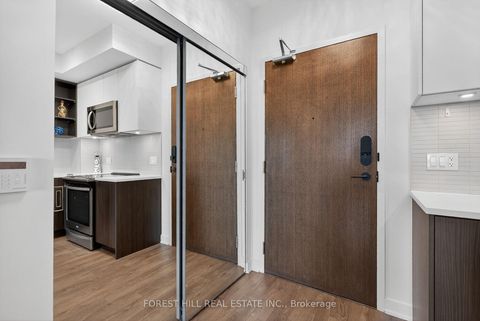 Photo 5 at 831 - 100 Eagle Rock Way, Maple, Vaughan