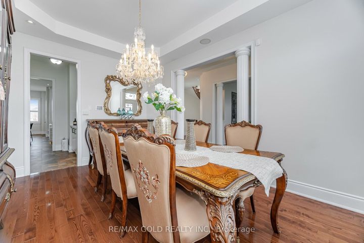 Photo 6 at 10 Vissini Way, Bram East, Brampton