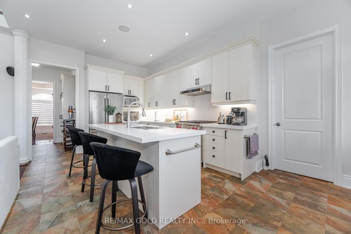 Photo 7 at 10 Vissini Way, Bram East, Brampton