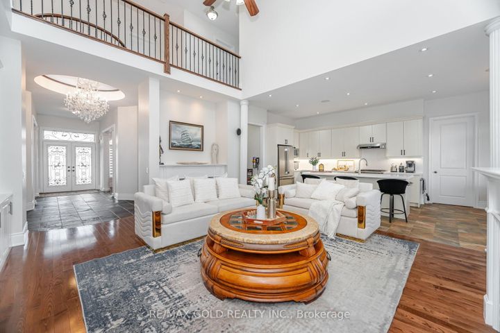 Photo 11 at 10 Vissini Way, Bram East, Brampton