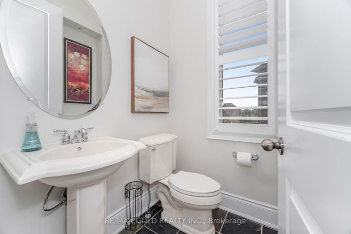 Photo 15 at 10 Vissini Way, Bram East, Brampton