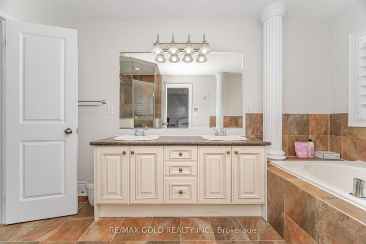 Photo 21 at 10 Vissini Way, Bram East, Brampton