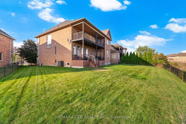 Photo 33 at 10 Vissini Way, Bram East, Brampton