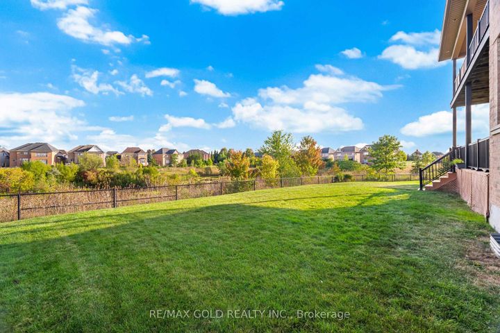 Photo 34 at 10 Vissini Way, Bram East, Brampton