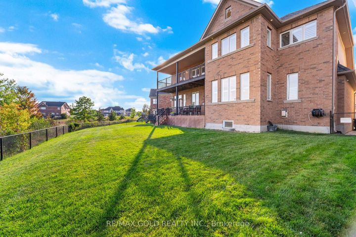 Photo 35 at 10 Vissini Way, Bram East, Brampton
