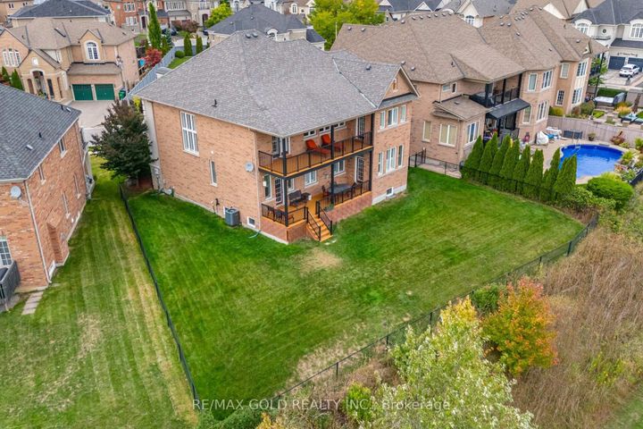 Photo 37 at 10 Vissini Way, Bram East, Brampton