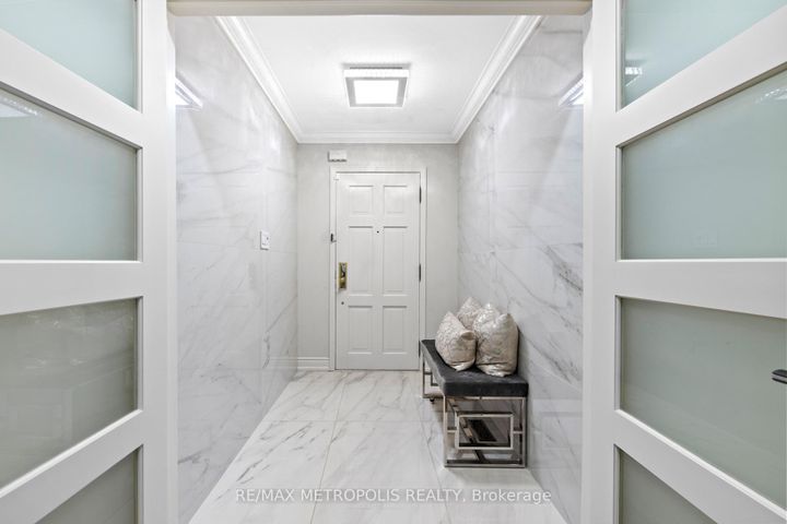 Photo 4 at 914 Sproule Crescent, Pinecrest, Oshawa