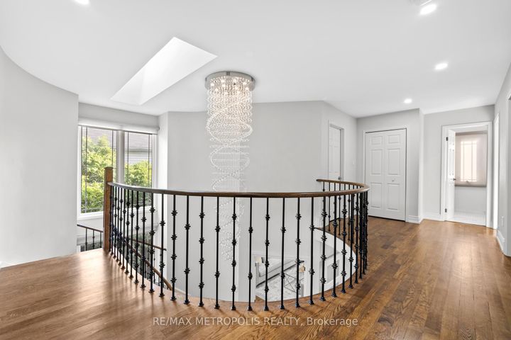 Photo 21 at 914 Sproule Crescent, Pinecrest, Oshawa