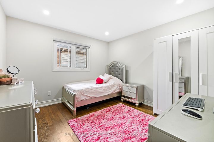 Photo 27 at 914 Sproule Crescent, Pinecrest, Oshawa