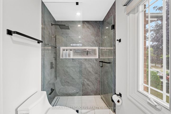 Photo 34 at 914 Sproule Crescent, Pinecrest, Oshawa