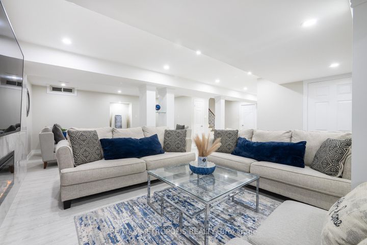 Photo 41 at 914 Sproule Crescent, Pinecrest, Oshawa