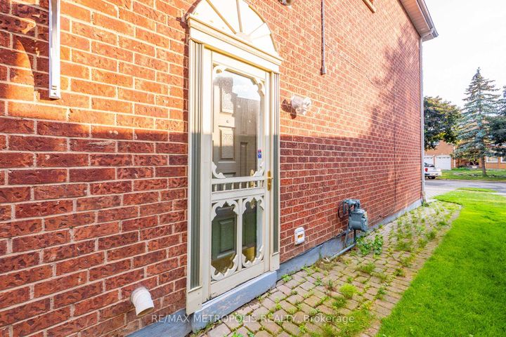 Photo 44 at 914 Sproule Crescent, Pinecrest, Oshawa