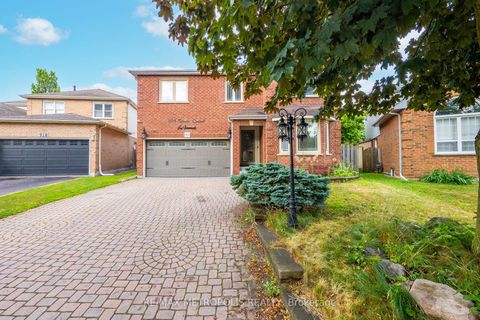 Photo 2 at 914 Sproule Crescent, Pinecrest, Oshawa