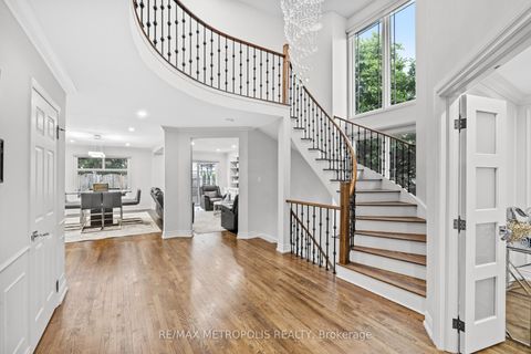 Photo 5 at 914 Sproule Crescent, Pinecrest, Oshawa