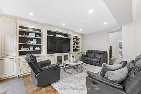 Photo 10 at 914 Sproule Crescent, Pinecrest, Oshawa