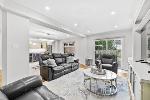 Photo 11 at 914 Sproule Crescent, Pinecrest, Oshawa