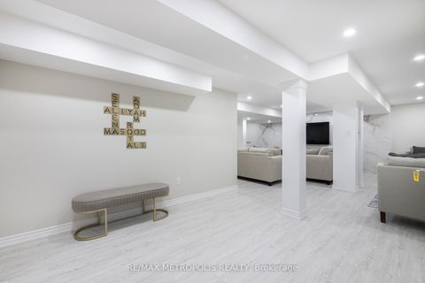 Photo 37 at 914 Sproule Crescent, Pinecrest, Oshawa