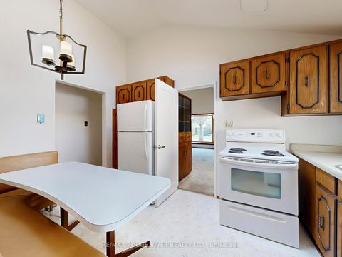 Photo 9 at 101 Oakley Boulevard, Bendale, Toronto