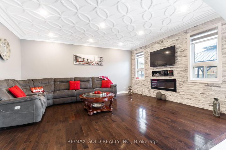 Photo 16 at 15 smoothrock Trail, Wellington North, Brampton