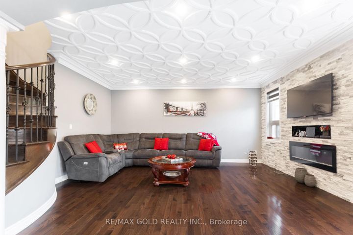 Photo 17 at 15 smoothrock Trail, Wellington North, Brampton