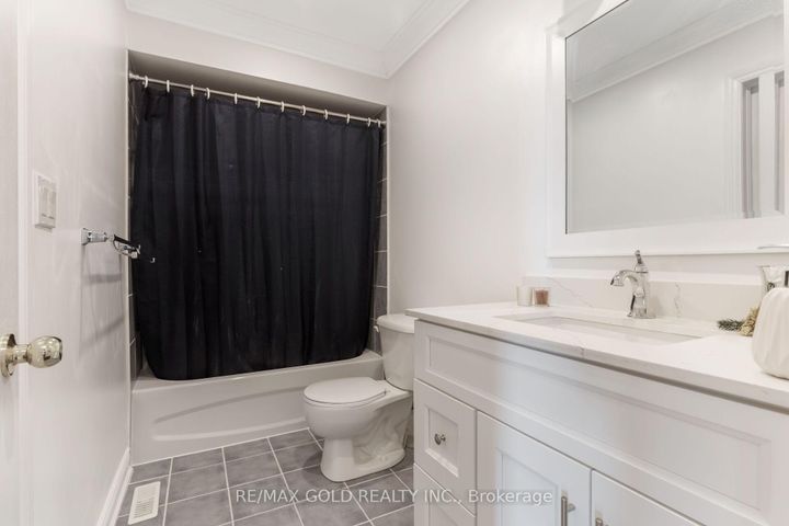 Photo 34 at 15 smoothrock Trail, Wellington North, Brampton