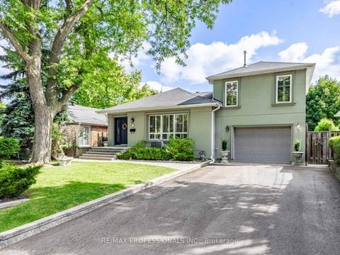 Photo 1 at 7 Ravenscrest Drive, Rosethorn, Toronto