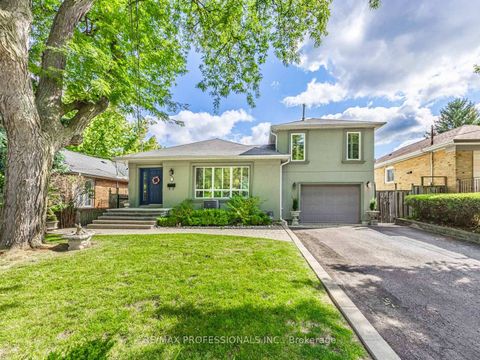 Photo 2 at 7 Ravenscrest Drive, Rosethorn, Toronto