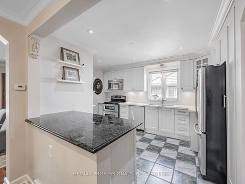 Photo 5 at 7 Ravenscrest Drive, Rosethorn, Toronto
