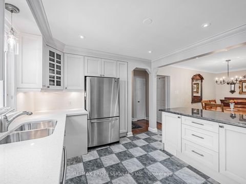 Photo 9 at 7 Ravenscrest Drive, Rosethorn, Toronto