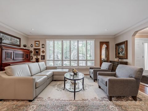 Photo 14 at 7 Ravenscrest Drive, Rosethorn, Toronto