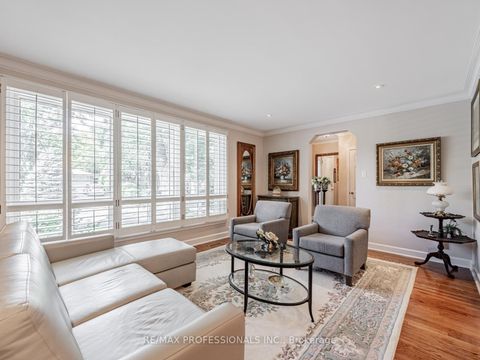 Photo 16 at 7 Ravenscrest Drive, Rosethorn, Toronto