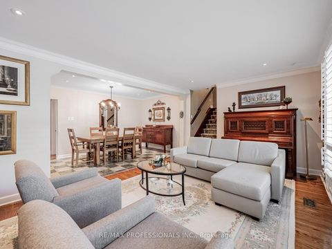 Photo 17 at 7 Ravenscrest Drive, Rosethorn, Toronto