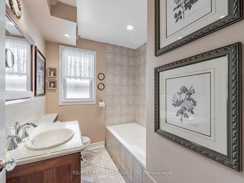 Photo 18 at 7 Ravenscrest Drive, Rosethorn, Toronto