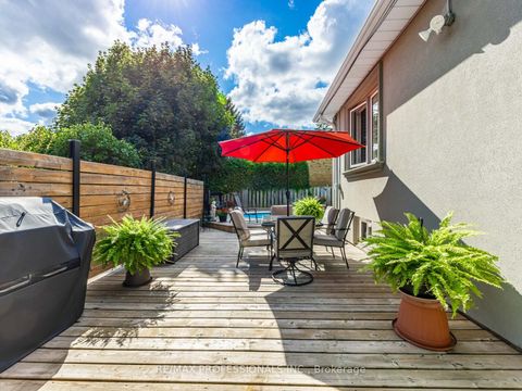 Photo 35 at 7 Ravenscrest Drive, Rosethorn, Toronto