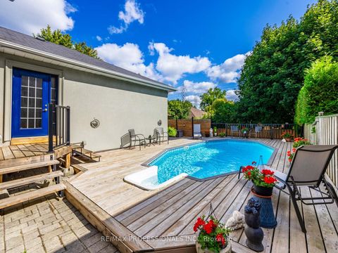Photo 36 at 7 Ravenscrest Drive, Rosethorn, Toronto
