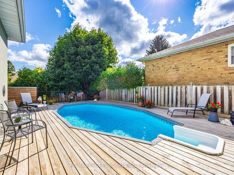 Photo 37 at 7 Ravenscrest Drive, Rosethorn, Toronto