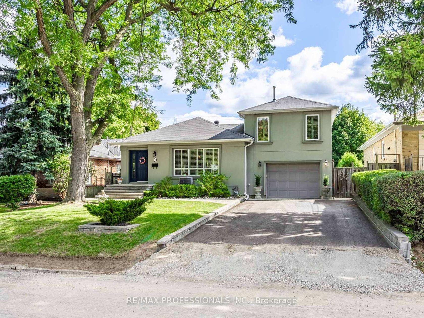 7 Ravenscrest Drive, Rosethorn, Toronto 