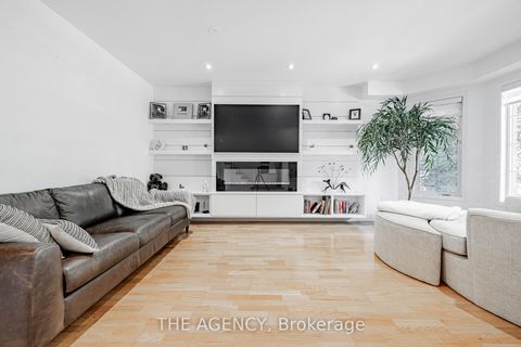 Photo 3 at 45 Castle Park Boulevard, Sonoma Heights, Vaughan