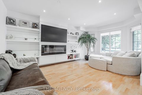 Photo 4 at 45 Castle Park Boulevard, Sonoma Heights, Vaughan