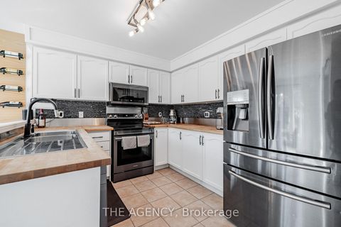 Photo 7 at 45 Castle Park Boulevard, Sonoma Heights, Vaughan