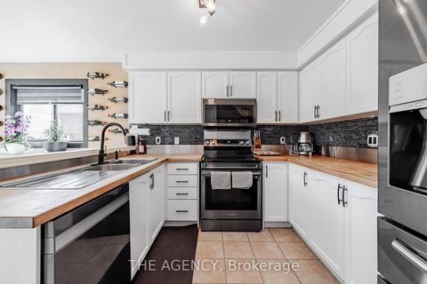 Photo 8 at 45 Castle Park Boulevard, Sonoma Heights, Vaughan