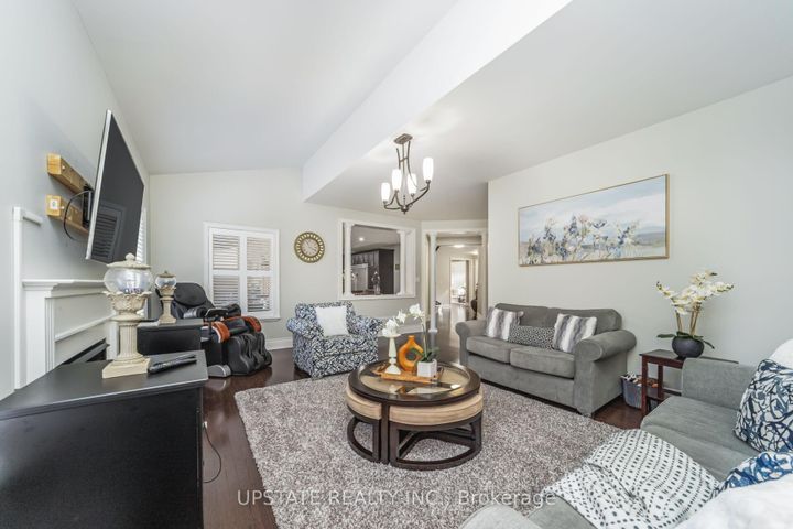 Photo 9 at 105 Royal West Drive, Credit Valley, Brampton