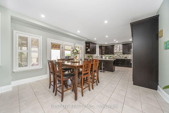 Photo 10 at 105 Royal West Drive, Credit Valley, Brampton
