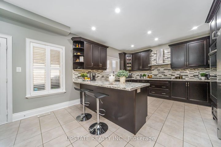 Photo 13 at 105 Royal West Drive, Credit Valley, Brampton