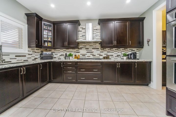 Photo 14 at 105 Royal West Drive, Credit Valley, Brampton