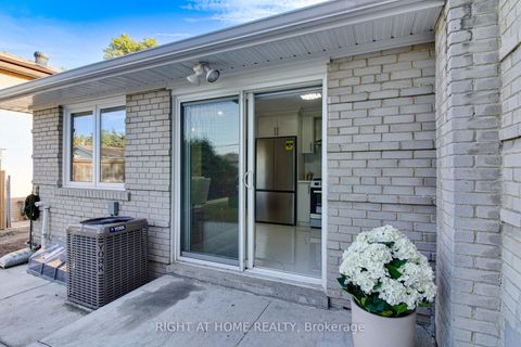 Photo 26 at 32 tara Avenue, Bendale, Toronto