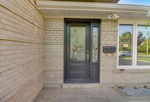 Photo 31 at 32 tara Avenue, Bendale, Toronto
